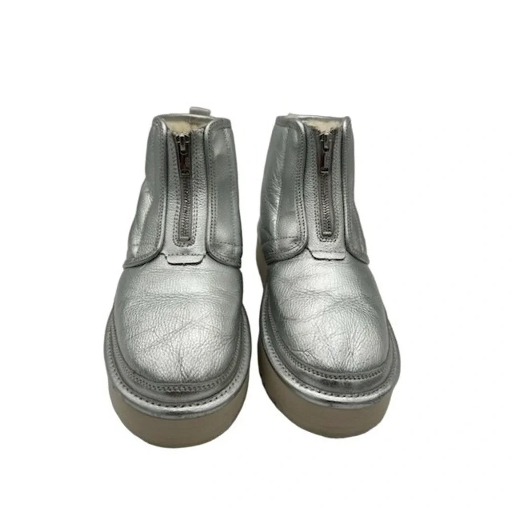 UGG excellent metallic